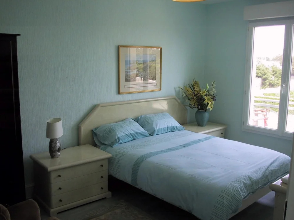 Apartment With 2 Bedrooms in Denneville, With Wonderful sea View, Encl