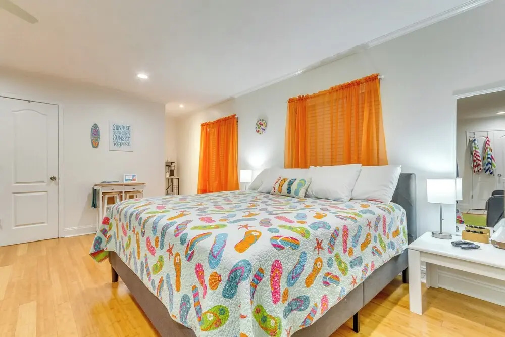 Gulf Breeze Vacation Rental for 2 w/ Pool Access!