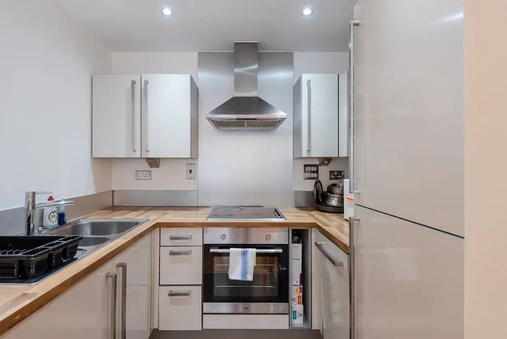 1Br Flat With Balcony And Gym In High Rise Building