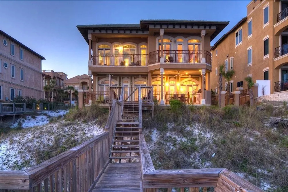 Bella Luna 4 Bedroom Holiday Home by Five Star Properties