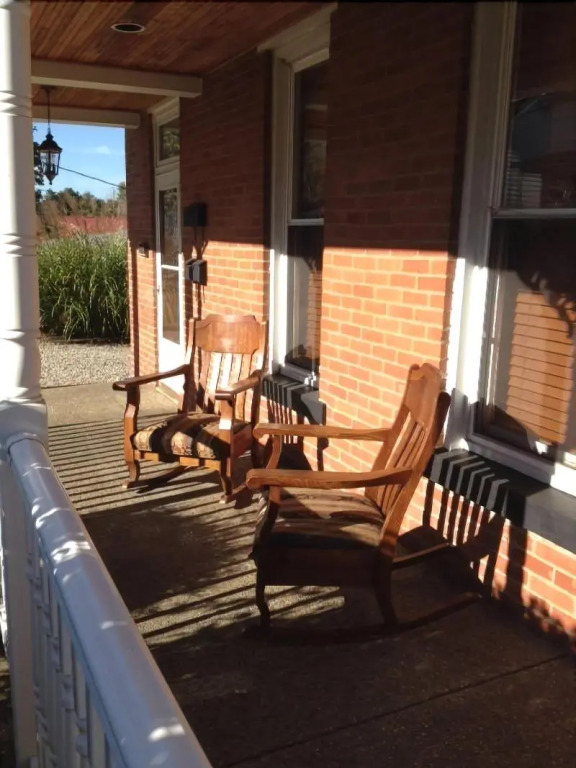 South Broadway Manor B&B - Near Fallingwater, Ohiopyle State Park, Hiking & Biking trails GAP