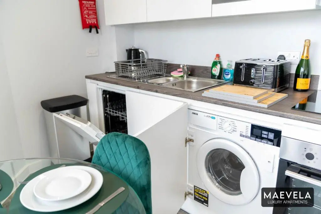 MAEVELA Apartments - Luxury Top Floor Penthouse - With Parking - 2 Bedroom New Build Apartment ✪ City Centre, Digbeth ✓ With Huge Patio Sliding Doors - CITY VIEW - ROOFTOP TERRACE - PS4 & Smart TV's