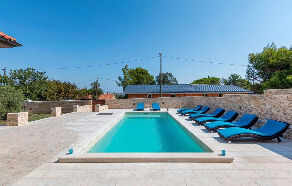 Awesome Home in Premantura With Wifi and 5 Bedrooms