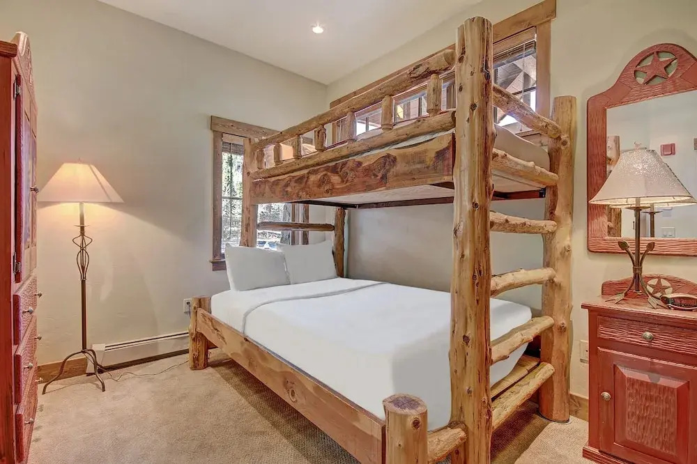 Premier 2-story Townhome Minutes From Winter Activities 3 Bedroom Townhouse by RedAwning