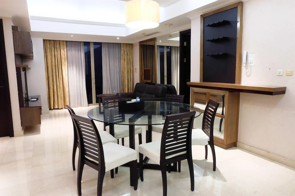 3 Bedrooms Luxury Sudirman Mansion Apartment by Travelio