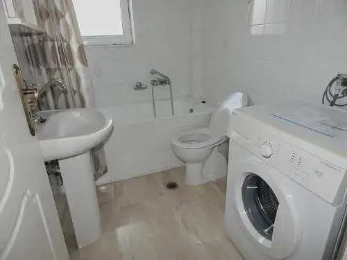 Cozy Apartment For 2-5 People-Center Tripoli