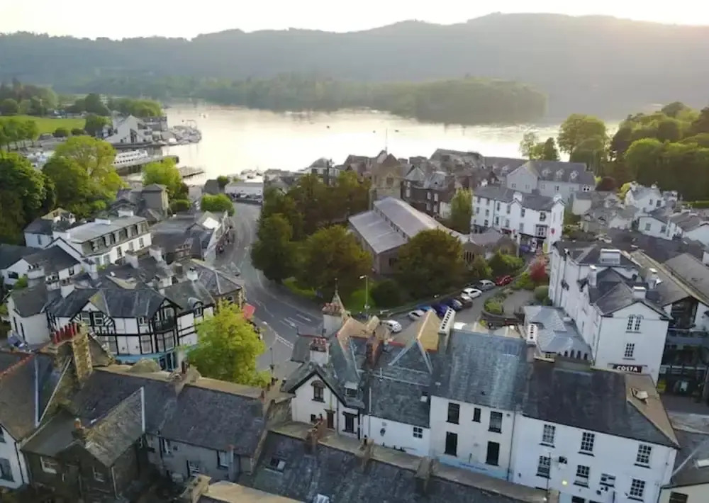 Central Bowness 2-bed Apt, Sleeps 4 With Parking