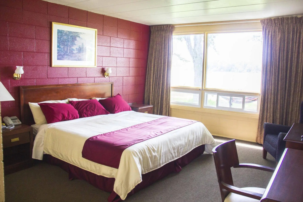 Riverview Motel