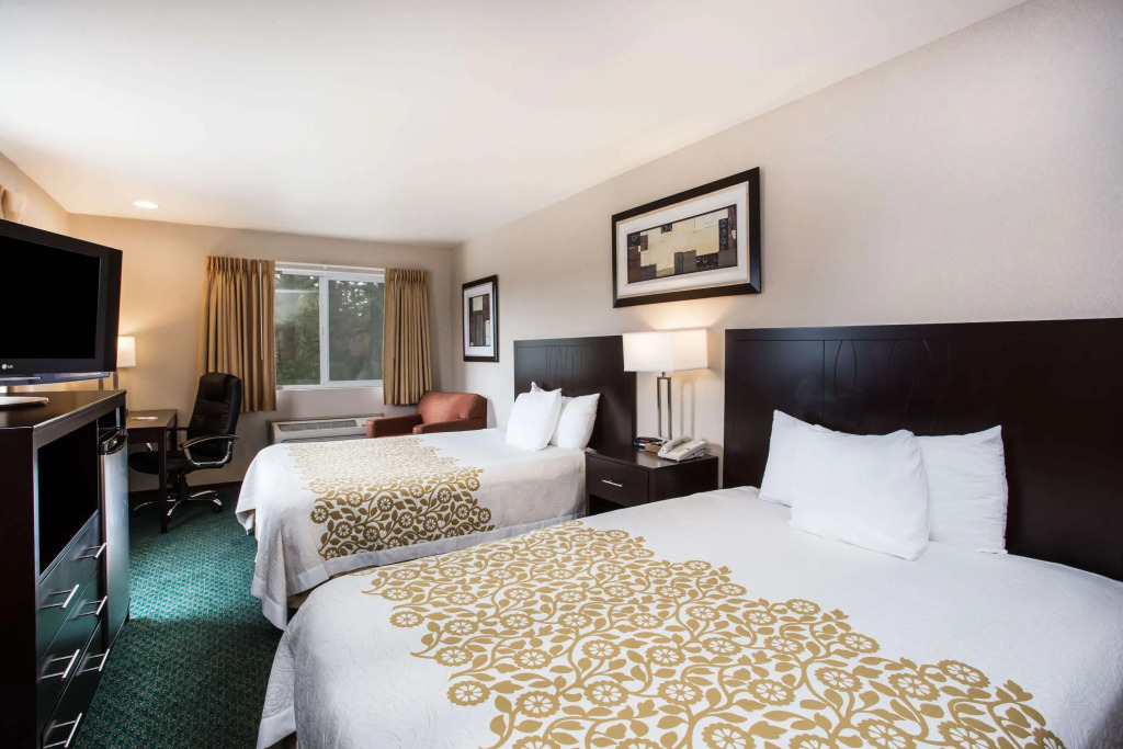 Days Inn by Wyndham Seattle Aurora