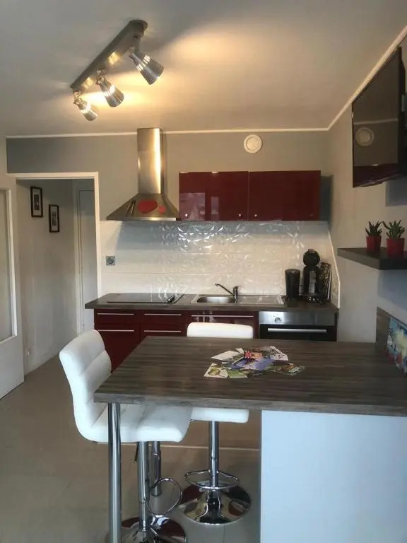 Appartement Perros-guirec petite terasse vue mer.