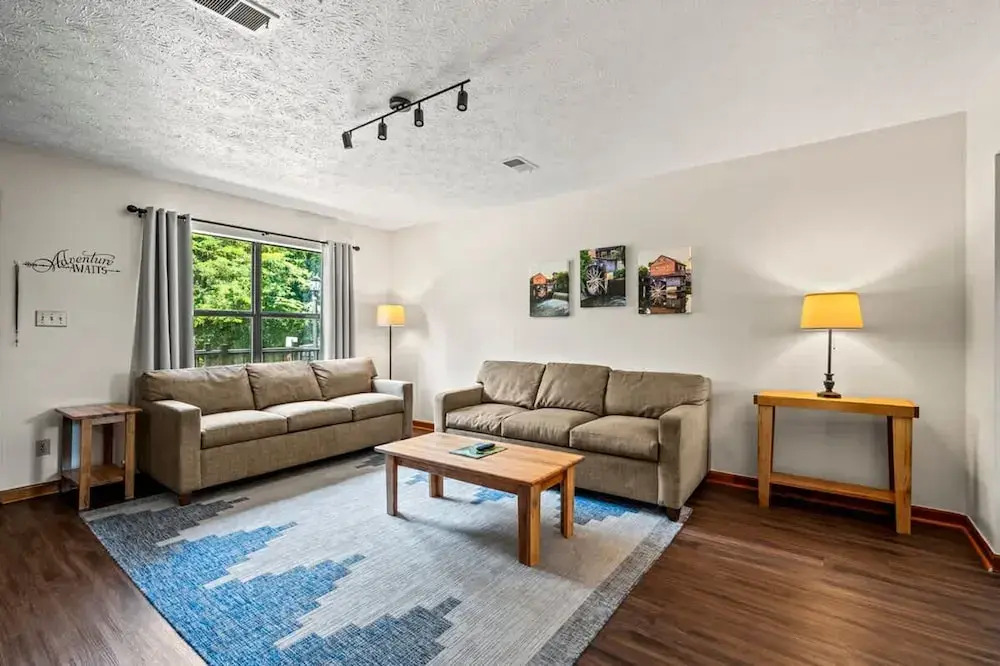 Sleeps 6 Indoor Pool 10 Mins to Dollywood
