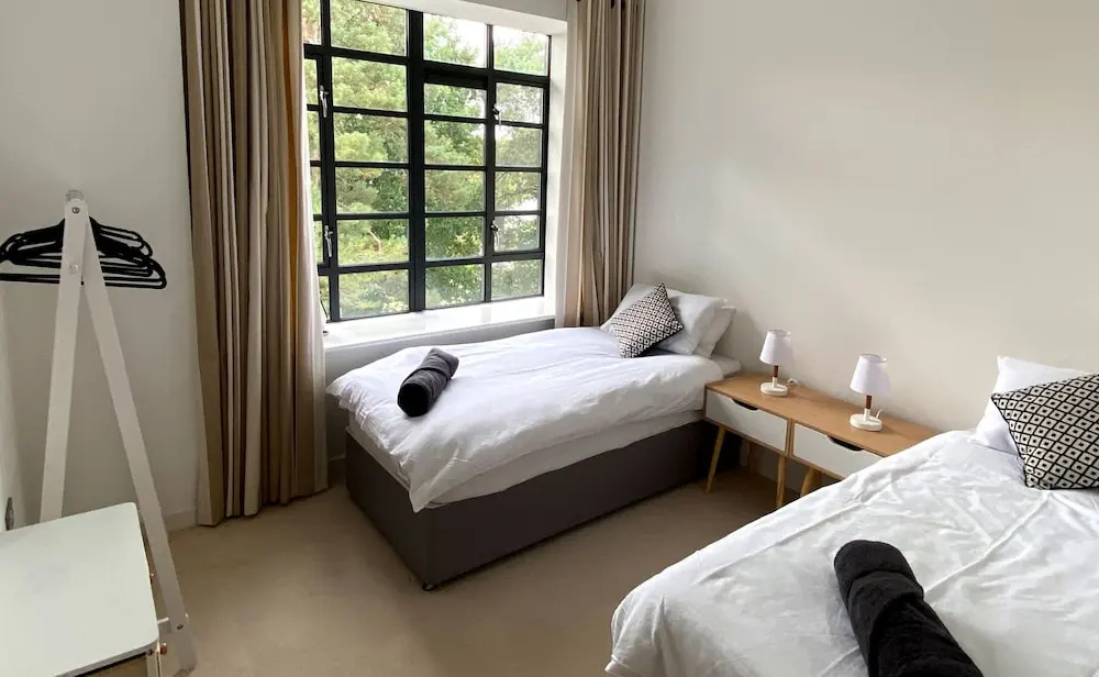 Continental Apartments at Wallis Square with Parking, WiFi & Netflix