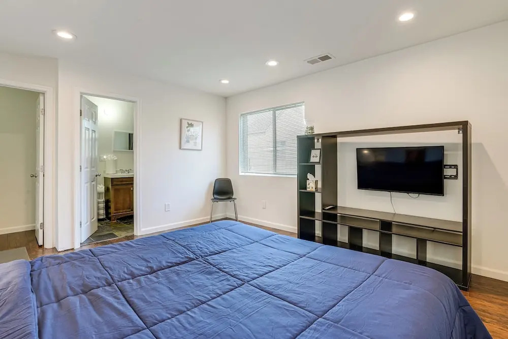Spacious & Central! Pet-friendly Emeryville Home