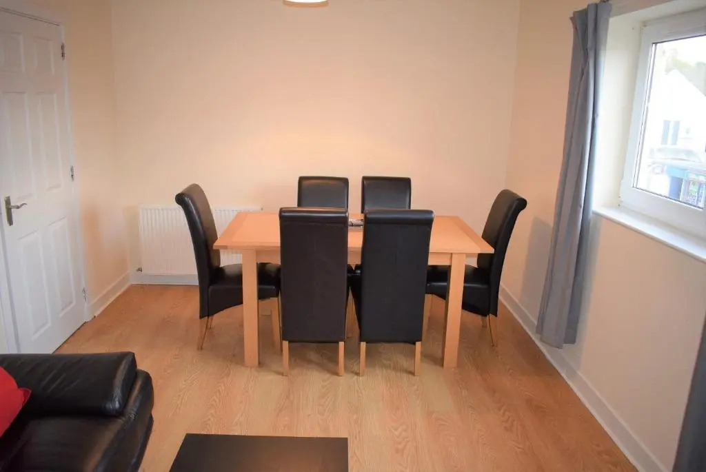 Kelpies Serviced Apartments Callum- 3 Bedrooms- Sleeps 6