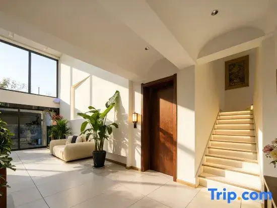 MOUNTAIN•DESIGNE Oxygen-rich Scenic Stay (Moonlight Square, Dukezong Ancient Town)