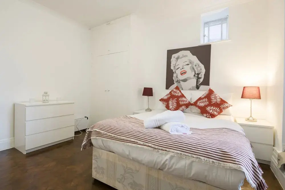 Lovely & Spacious 2 Bedroom APR Queensway