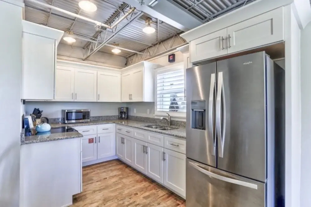 Ocean Jewel 3- Modern Cozy Loft Close to Beach and Shops