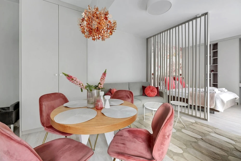 Lion Apartments - Pink i Mustang Studio