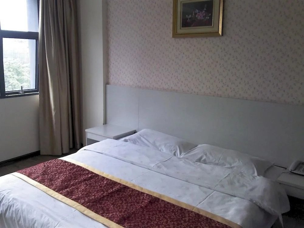 Lily Holiday Hotel (Yichang East Railway Station Fujiuyuan Xintiandi Branch)(百合假日酒店(宜昌东站店))