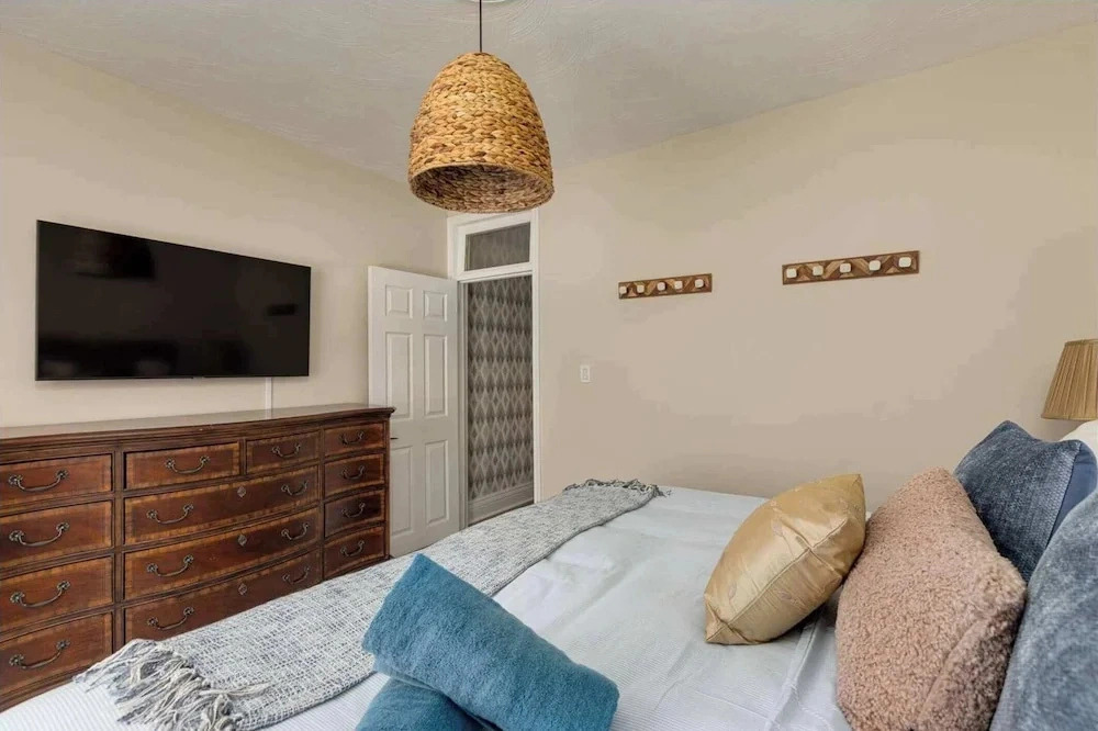 2BR Suite With LRG Patio