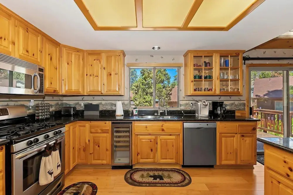 Teakwood Cozy Wood Cabin with Fireplace