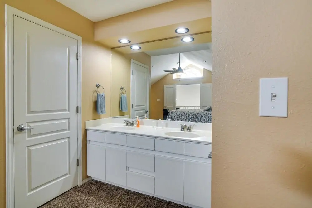 Branson Condo w/ Pool: 2 Mi to Table Rock Lake