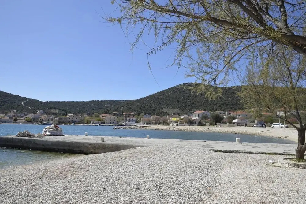 Lovely 2-bed Apartment in Vinisce, Close to Beach