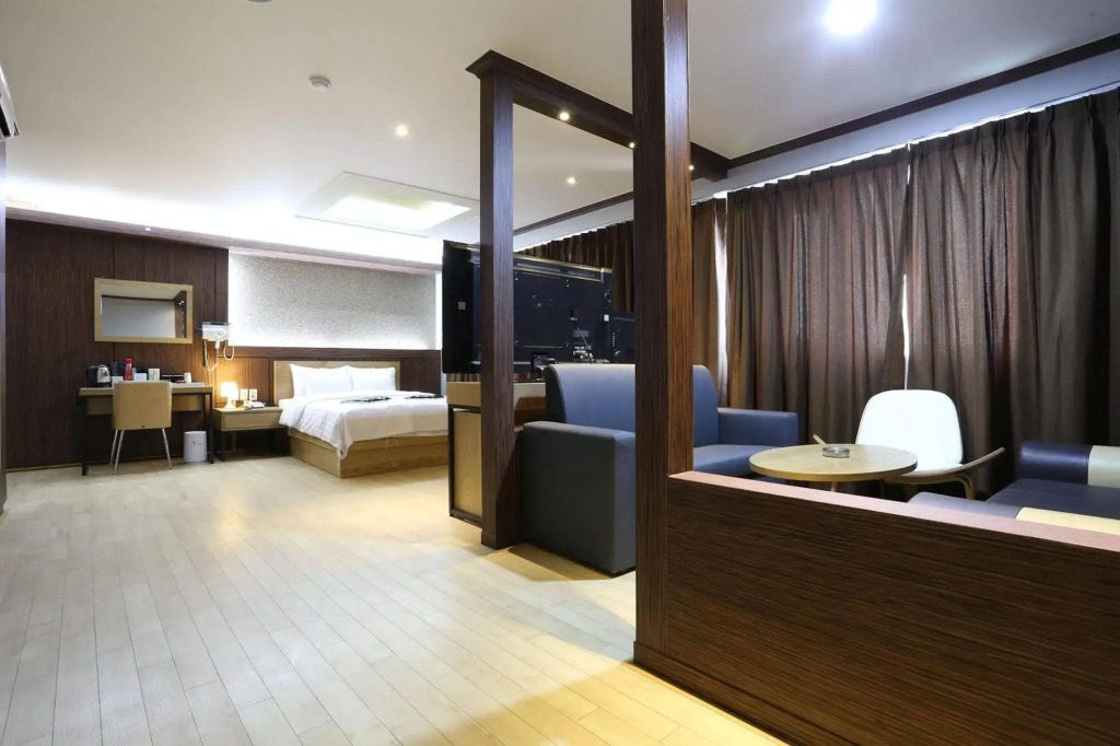 Y Ocean Tourist Hotel