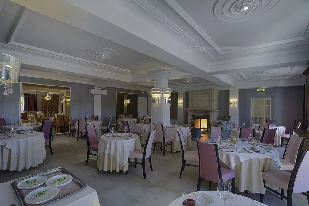 Logis Hôtel Restaurant Aux Maisons