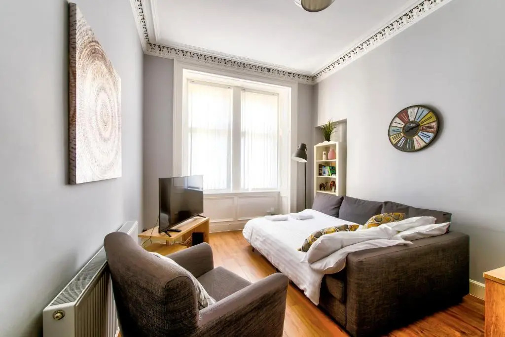 Edinburgh City Central Apartment Sleeps 6 Free Parking
