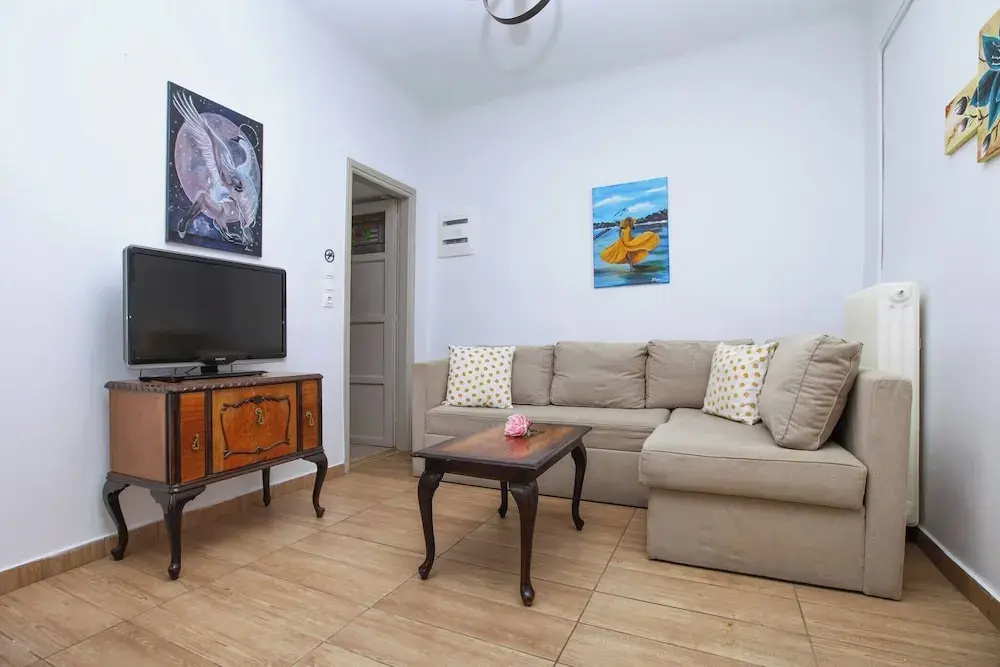 Relax in Elliniko Hidden Gem-vintage Bungalow With Garden and Hot Tub in an Iglo