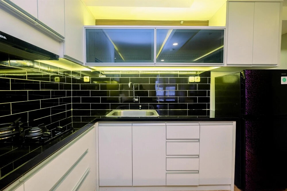 Elegant and Comfy Studio Amethyst Apartment