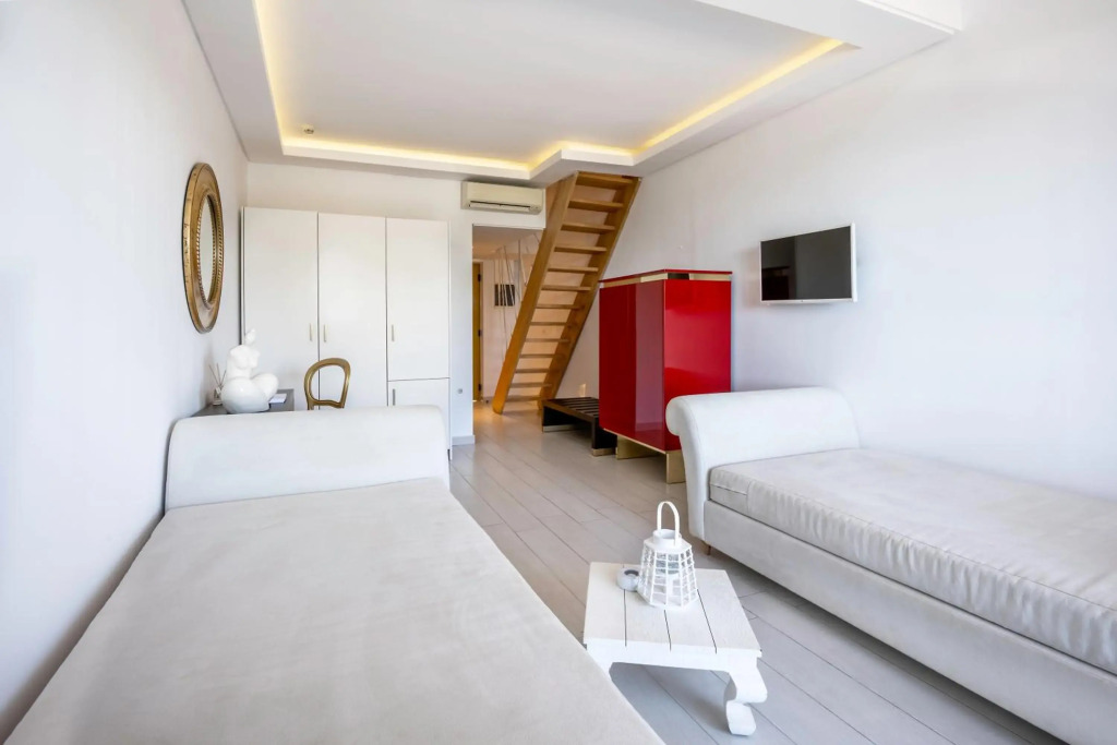 Diamond Deluxe Hotel