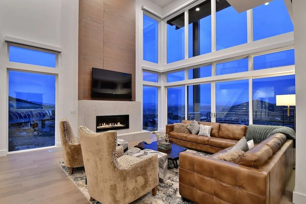 Huge & Newly Constructed 5br/5ba -private Hot Tub! 5 Bedroom Condo by RedAwning