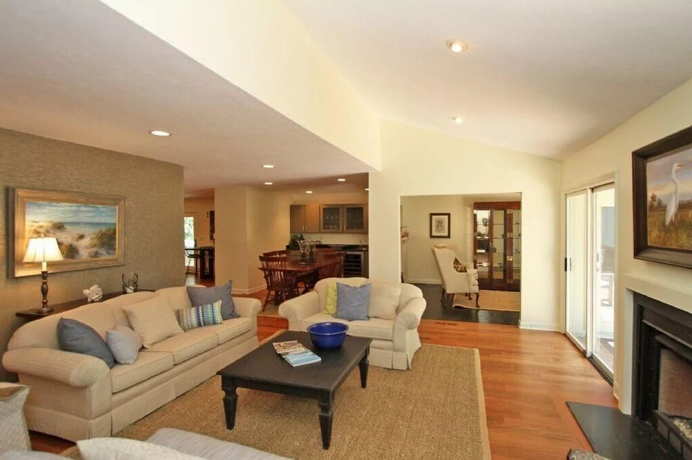 7 Edgewater Ally