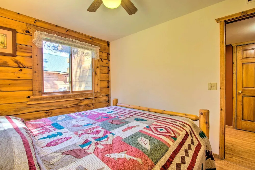 Pet-friendly Warrens Cabin w/ Fire Pit!