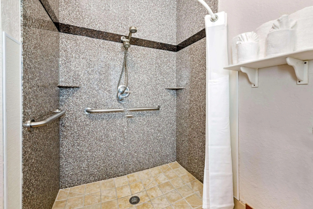 La Quinta Inn & Suites by Wyndham Kingwood Houston IAH Airpt