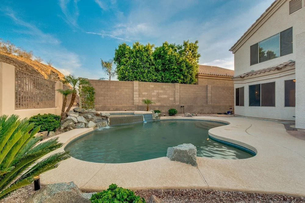 12th Way - 4 Br home by RedAwning