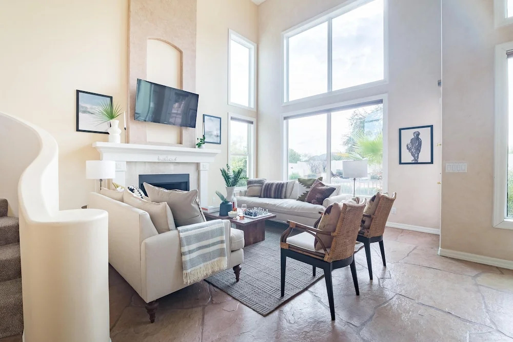 Sandstone by AvantStay Spacious Desert Oasis w Pool BBall Crt Movie Room