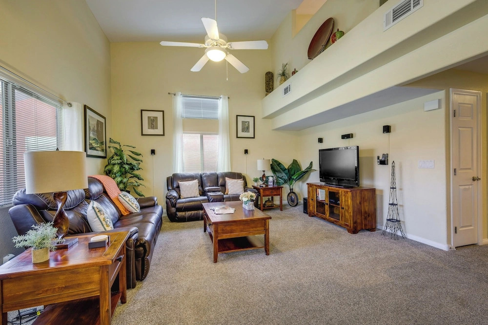 Mesquite Condo w/ Community Pool & Hot Tub!