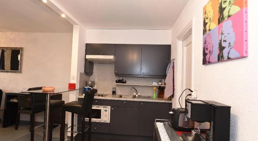 Corseaux Beach rooms-Riviera Beach apartments