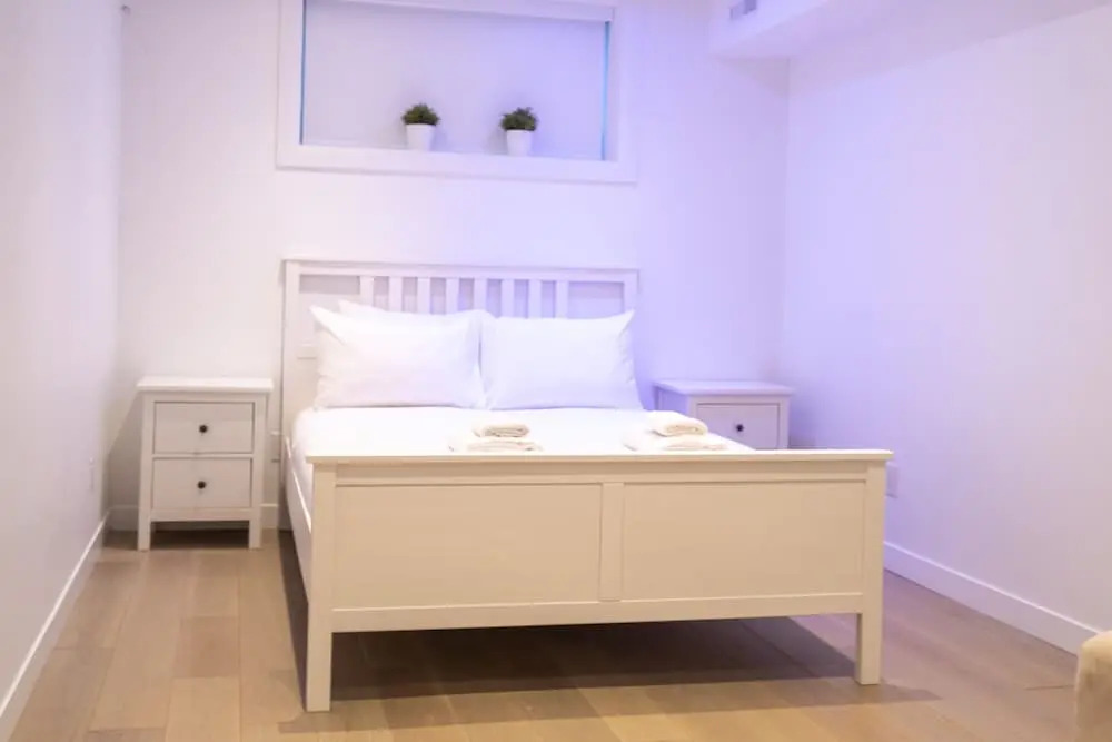 Brand New Modern Unit With Easy Access to the City