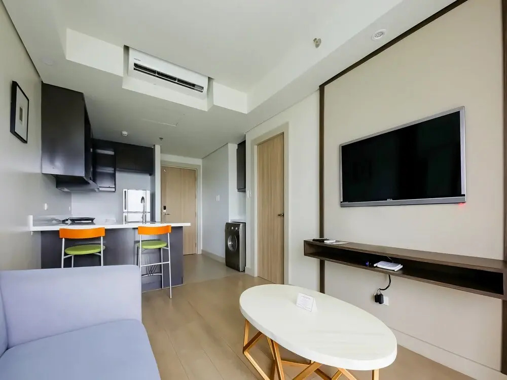 Capital O 804 The Residences at Bonifacio Civic Center