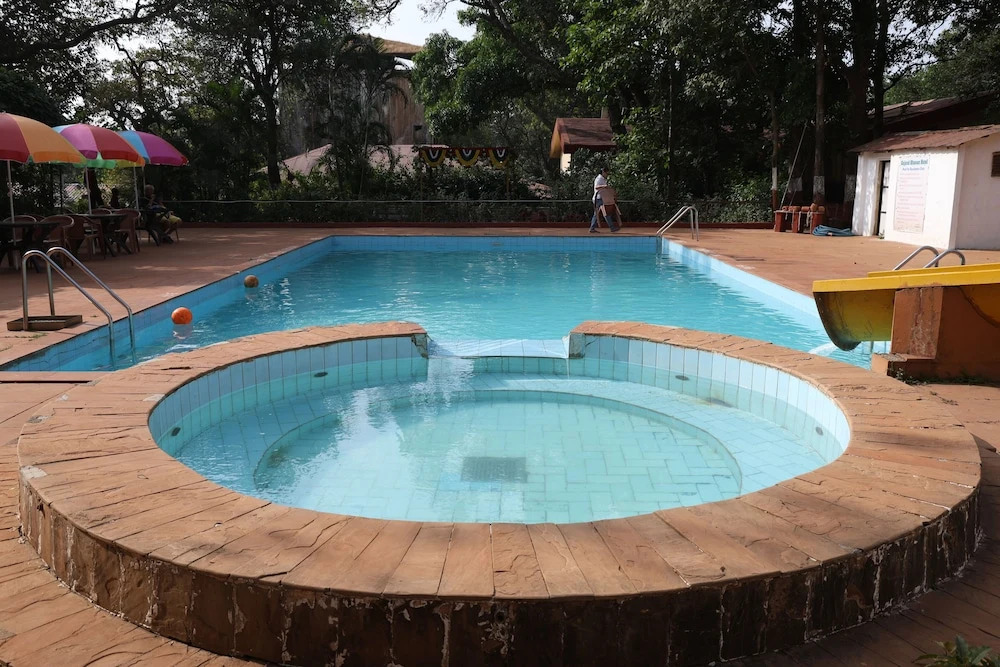 Gujarat Bhavan Hotel