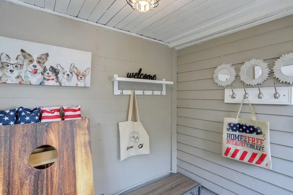 Welcoming Willoughby Home: 1 Mi to Historic Dtwn