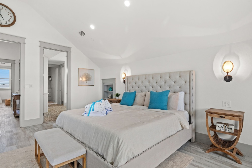 Keep Calm & Pool On at Peaceful Easy Feeling! Sleeps 20!