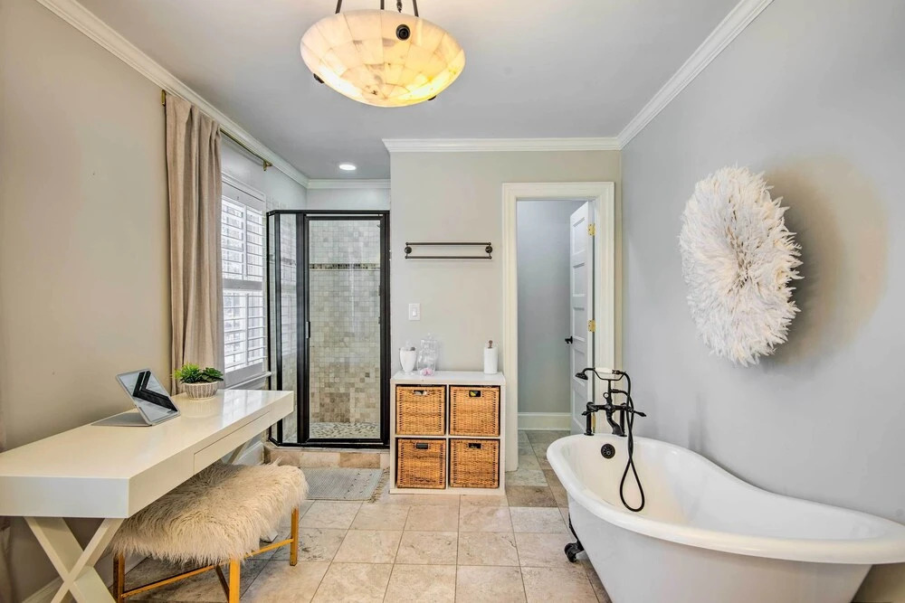 Stunning Charlotte Home: Private Pool!