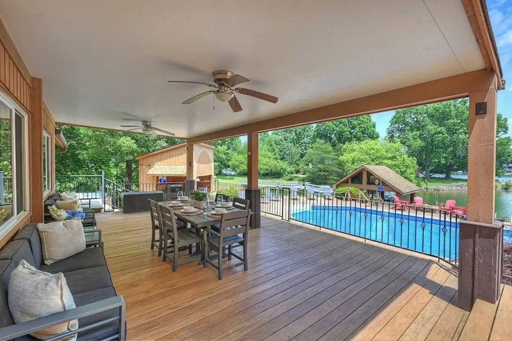 Stay Awhile by Avantstay Lakefront + Pool, Dock