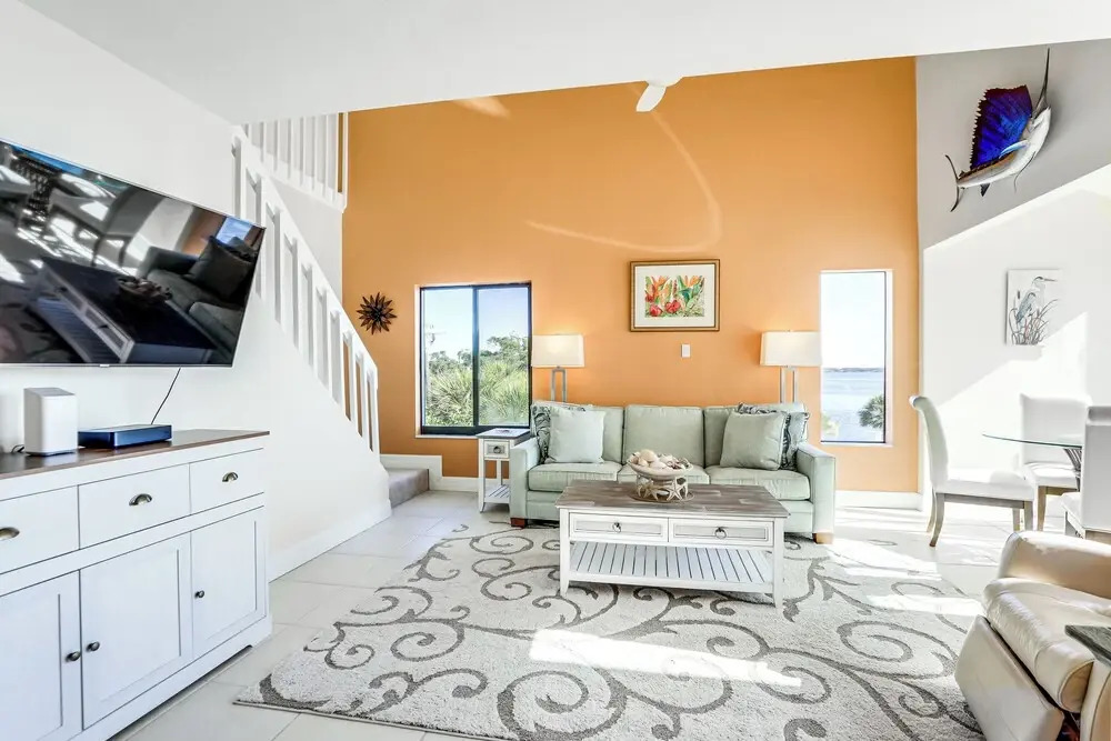 Bright Englewood Gem: Rooftop Patio, Walk to Beach