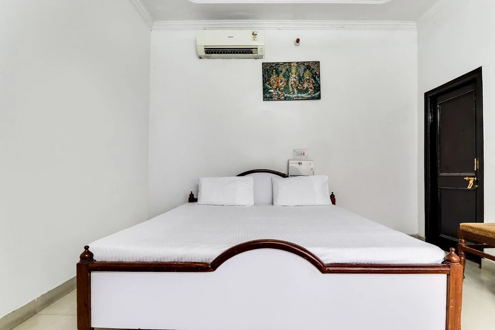 SPOT ON 42133 Hanuman Bagh